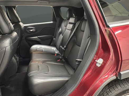 Used 2019 Jeep Cherokee Limited w/ Technology Group AWD/4WD image 16