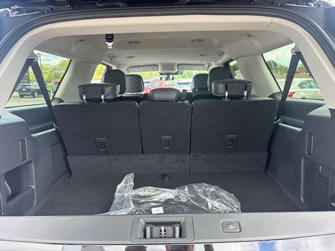 New 2026 Lincoln Navigator L Premier AWD/4WD image 9