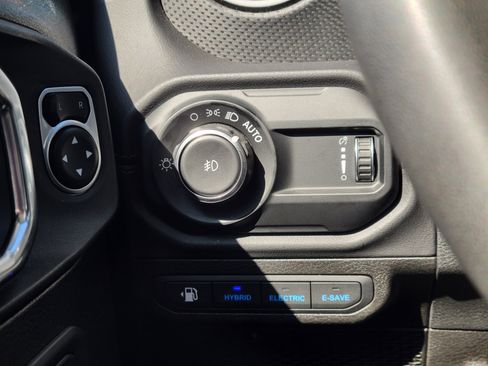 Used 2025 Jeep Wrangler Unlimited Rubicon 4xe w/ Convenience Group image 10