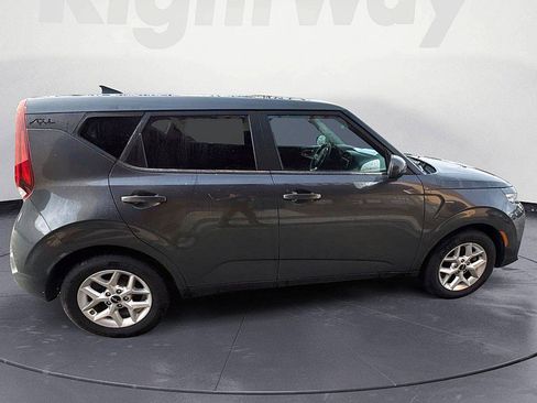 Used 2022 Kia Soul LX w/ Technology Package FWD image 6