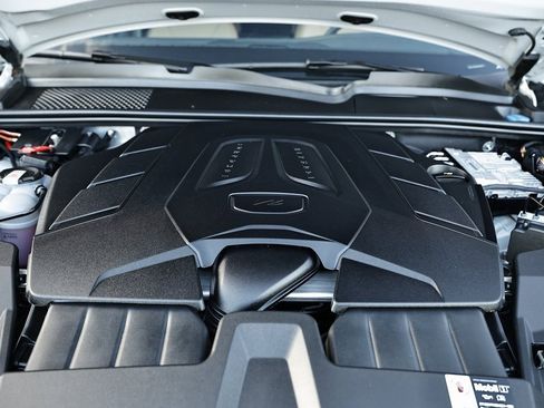 Certified 2025 Porsche Cayenne w/ Premium Package Plus image 33