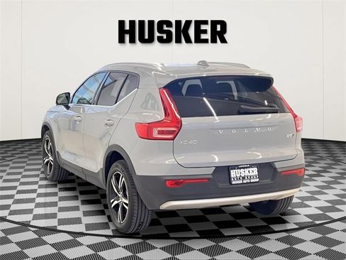 Used 2024 Volvo XC40 B5 Core image 5