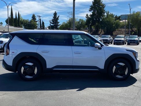 New 2026 Kia EV9 Light image 2