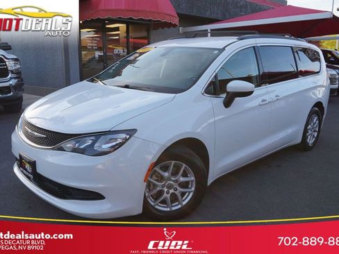 Used 2021 Chrysler Voyager Lxi image 1