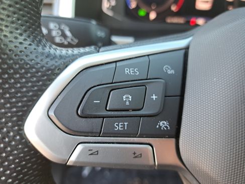 Used 2022 Volkswagen Atlas SEL R-Line image 18