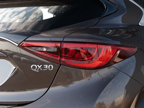 Used 2018 INFINITI QX30 Premium w/ Navigation Package AWD/4WD image 28