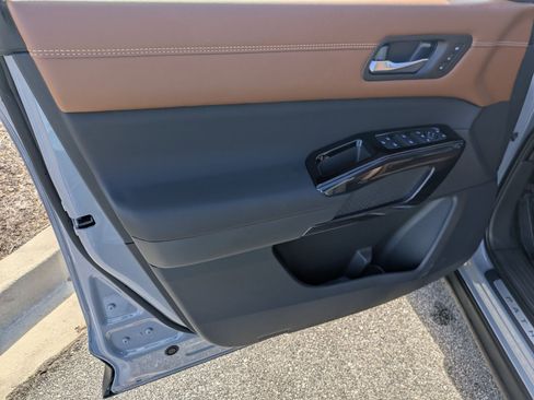 New 2026 Nissan Pathfinder Platinum FWD image 11
