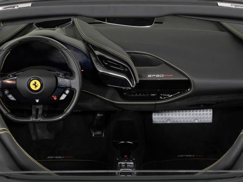 Used 2022 Ferrari SF90 Spider image 23