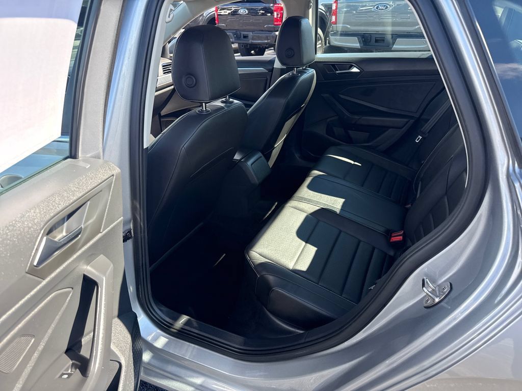Used 2024 Volkswagen Jetta SE FWD image 14