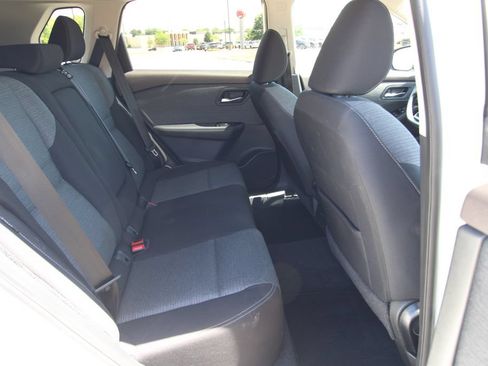 Used 2023 Nissan Rogue SV AWD/4WD image 9