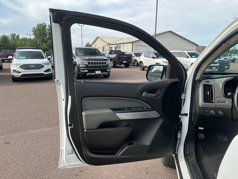 Used 2020 Chevrolet Colorado LT w/ Safety Package AWD/4WD image 11