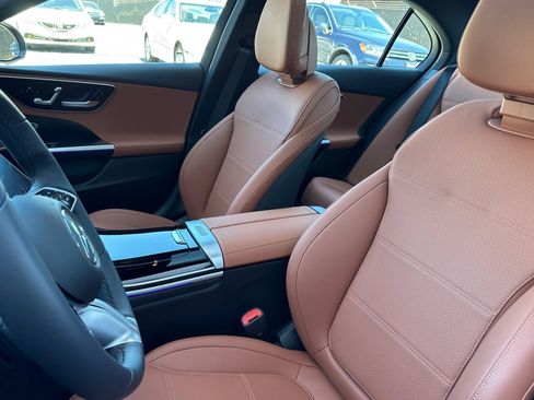 Used 2025 Mercedes-Benz C 300 4MATIC Sedan image 25