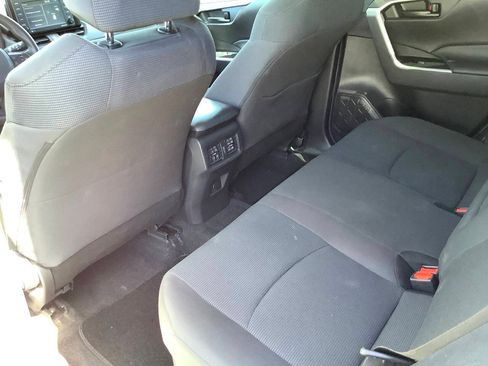 Used 2021 Toyota RAV4 LE AWD/4WD image 31