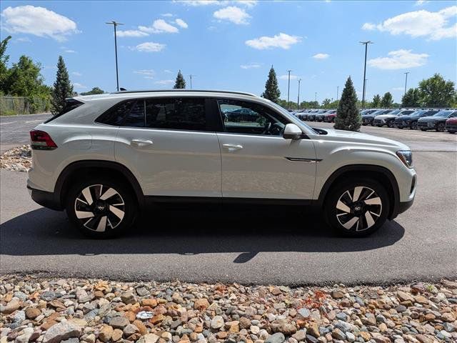 Certified 2025 Volkswagen Atlas Cross Sport SE w/ Panoramic Sunroof Package AWD/4WD image 6