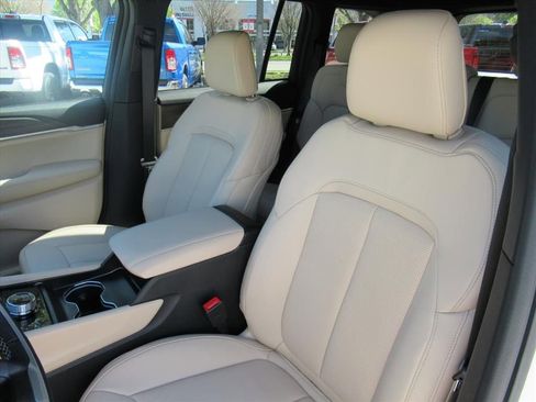 New 2026 Jeep Grand Cherokee Limited w/ Luxury Tech Group II RWD image 16