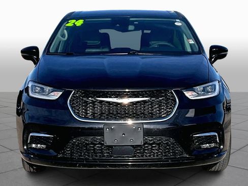 Certified 2024 Chrysler Pacifica Touring-L image 5