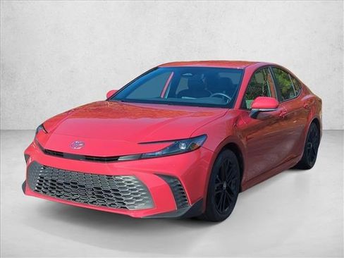 Certified 2025 Toyota Camry SE image 1