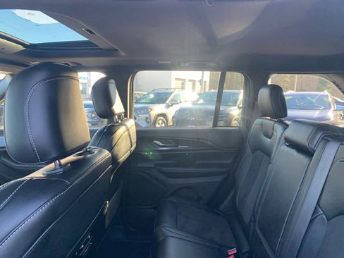 Used 2023 Jeep Grand Cherokee Altitude image 30