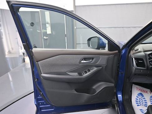 Used 2022 Nissan Rogue SV image 39