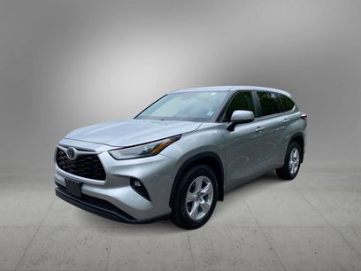 Used 2023 Toyota Highlander LE