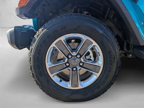 Used 2020 Jeep Wrangler Unlimited Sahara AWD/4WD image 26