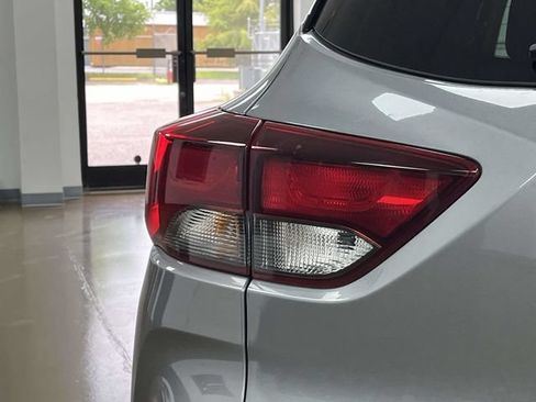Used 2025 Chevrolet TrailBlazer LT FWD image 11