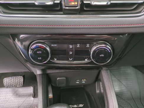 Certified 2025 Chevrolet TrailBlazer RS w/ Convenience Package image 11