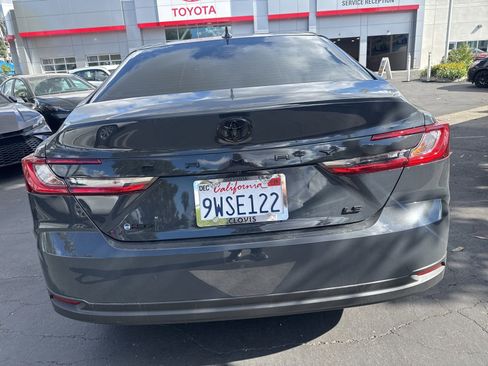 Used 2026 Toyota Camry LE image 5