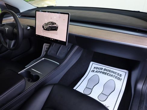 Used 2022 Tesla Model 3 Long Range AWD/4WD image 29
