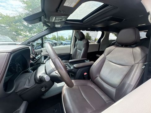 Used 2021 Toyota Sienna Platinum AWD/4WD image 10
