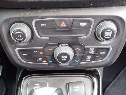 Used 2019 Jeep Compass Limited FWD image 19
