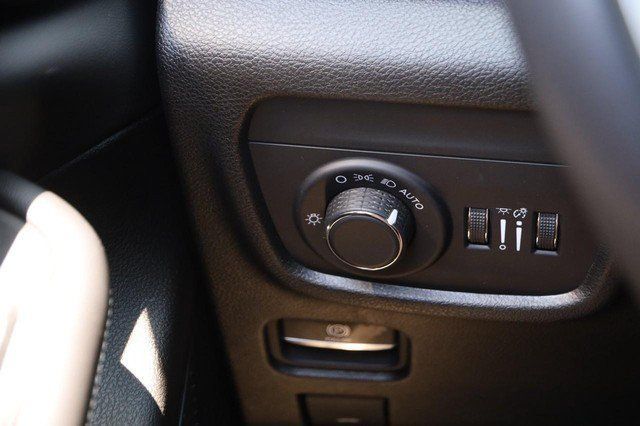 Used 2024 Jeep Grand Cherokee Altitude AWD/4WD image 21