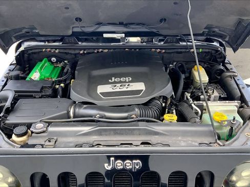 Used 2013 Jeep Wrangler Sahara w/ Connectivity Group AWD/4WD image 9