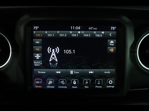 Used 2022 Jeep Wrangler Unlimited Sahara w/ Cold Weather Group AWD/4WD image 25