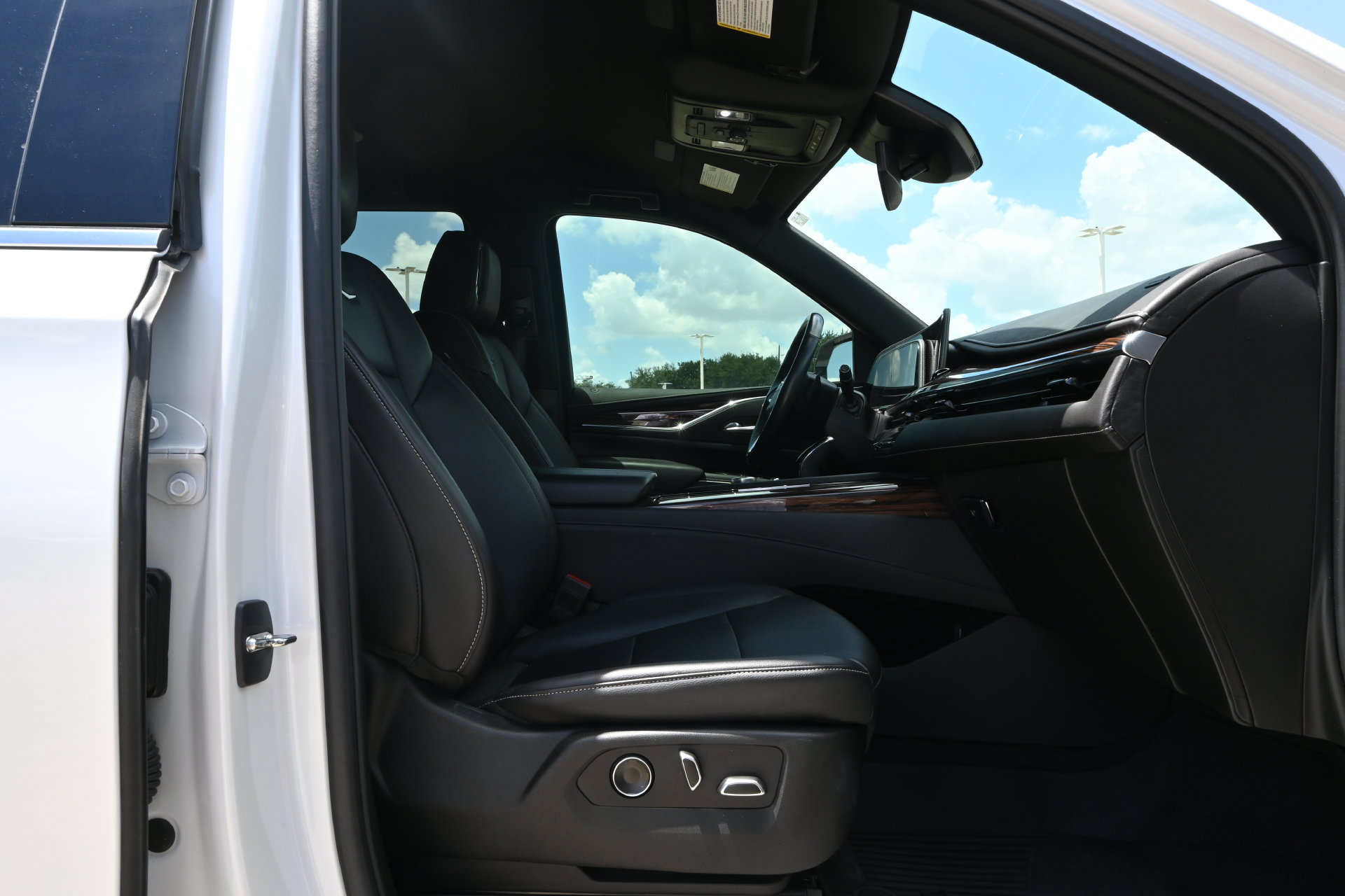Used 2023 Cadillac Escalade Luxury w/ LPO, Floor Liner Package RWD image 25