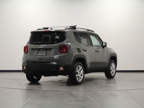 Used 2021 Jeep Renegade Latitude w/ Luxury Group I image 4