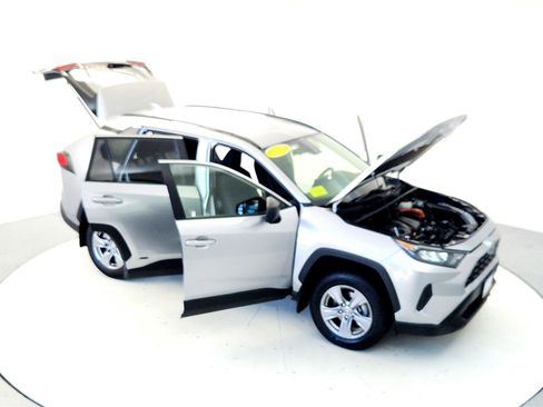 Certified 2022 Toyota RAV4 LE image 24