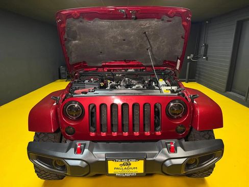 Used 2012 Jeep Wrangler Unlimited Sahara w/ Connectivity Group AWD/4WD image 32