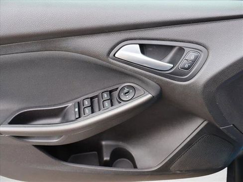 Used 2015 Ford Focus SE w/ Equipment Group 201A FWD image 10