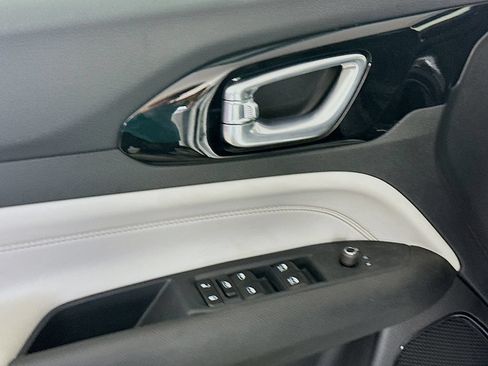 Certified 2025 Jeep Compass Limited AWD/4WD image 26