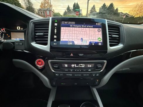 Used 2016 Honda Pilot Touring image 17