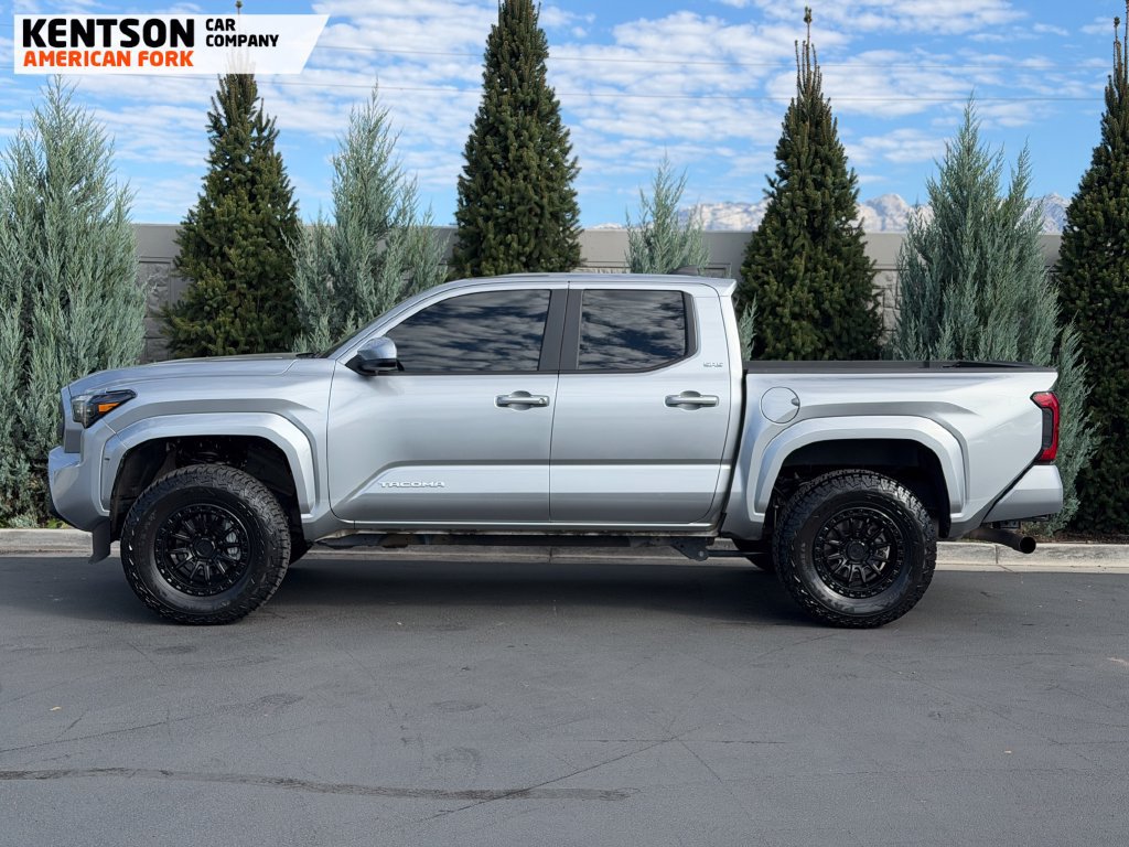 Used 2025 Toyota Tacoma SR5 AWD/4WD image 4
