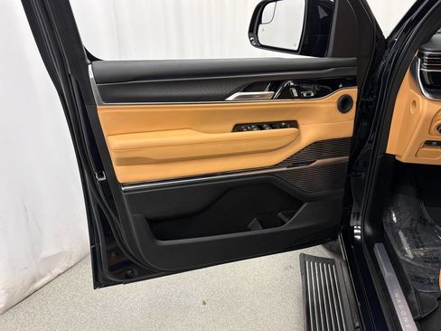 Used 2025 Jeep Grand Wagoneer Series III w/ Rear Seat Video Group 1 AWD/4WD image 44