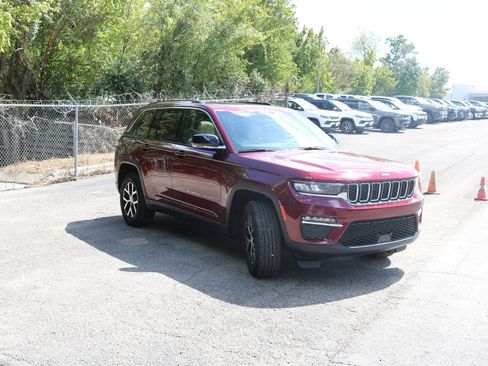 Used 2023 Jeep Grand Cherokee Limited RWD image 7