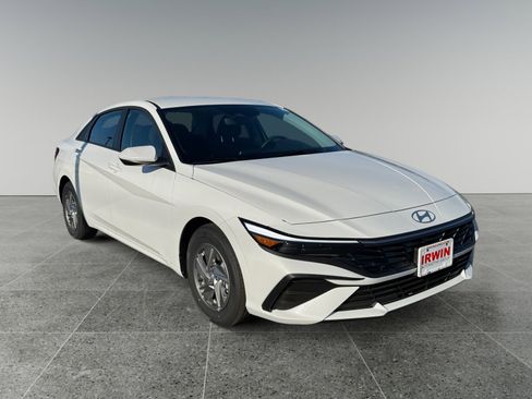 New 2025 Hyundai Elantra SE image 7