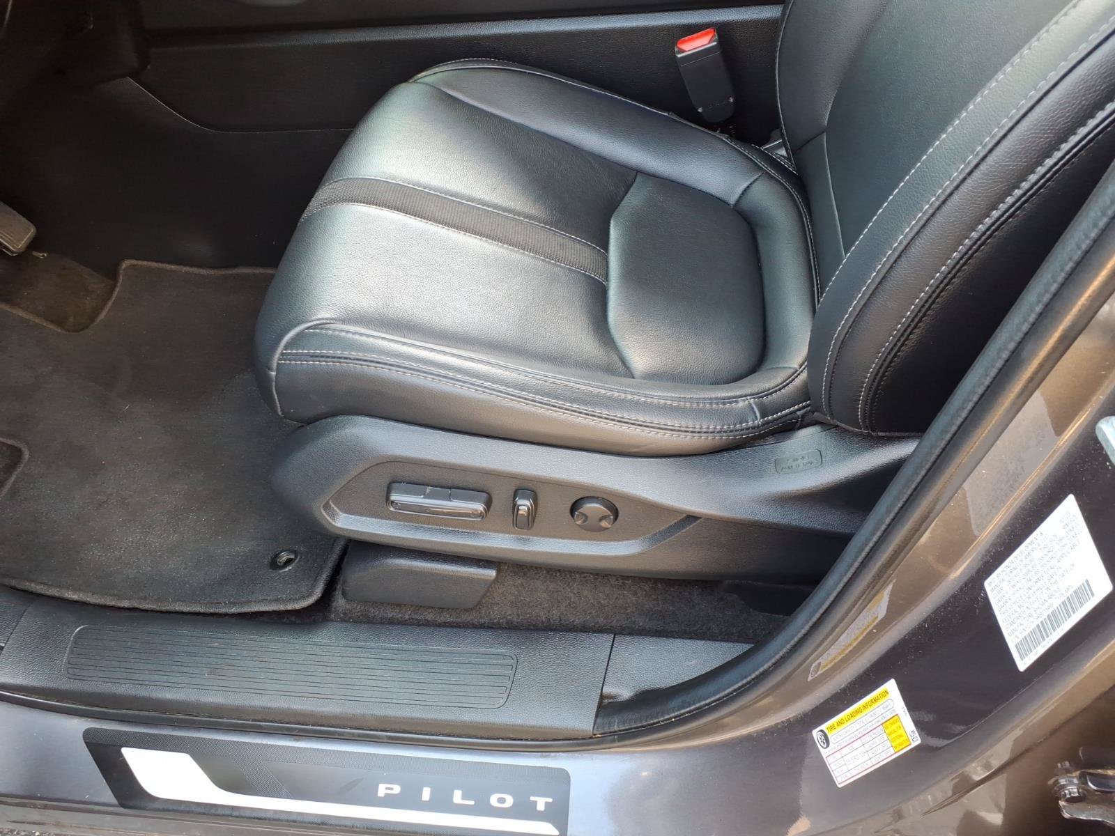 Certified 2024 Honda Pilot Touring image 11
