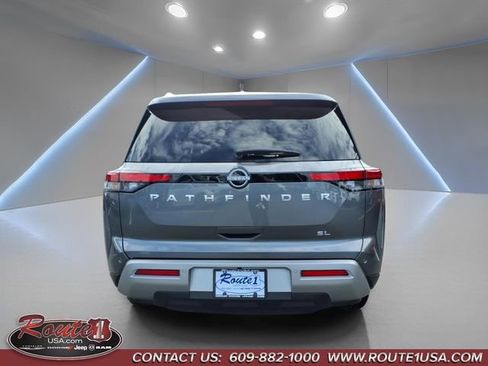 Used 2025 Nissan Pathfinder SL FWD image 5