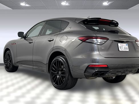Used 2023 Maserati Levante Trofeo image 3