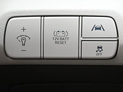 Used 2023 Hyundai Elantra Limited FWD image 28