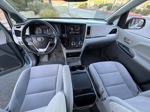 Used 2015 Toyota Sienna LE FWD image 3